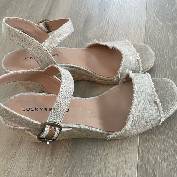 Lucky Brand womens Mindra Wedge Sandal - Picture 5 of 9